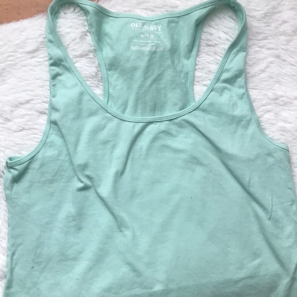 Basic Layering Tank - Picture 2 of 3